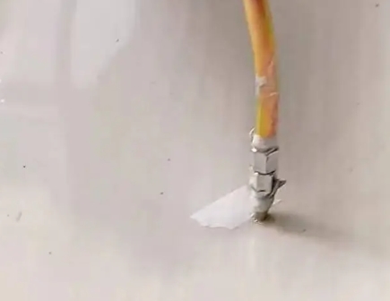 英山瓷砖空鼓维修公司专业解答在瓷砖铺贴过程中，如果使用的砂料过粗（如全部使用了粗砂），可能会导致以下问题